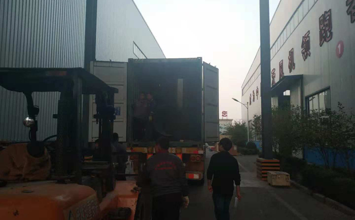 锯末91免费视频网站正在装车，准备发往塔桑尼亚